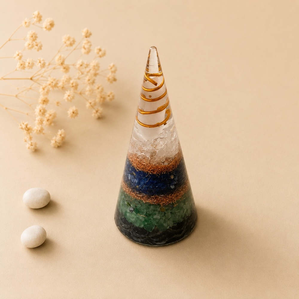 Orgonite cone com ponta de quartzo e espiral de cobre