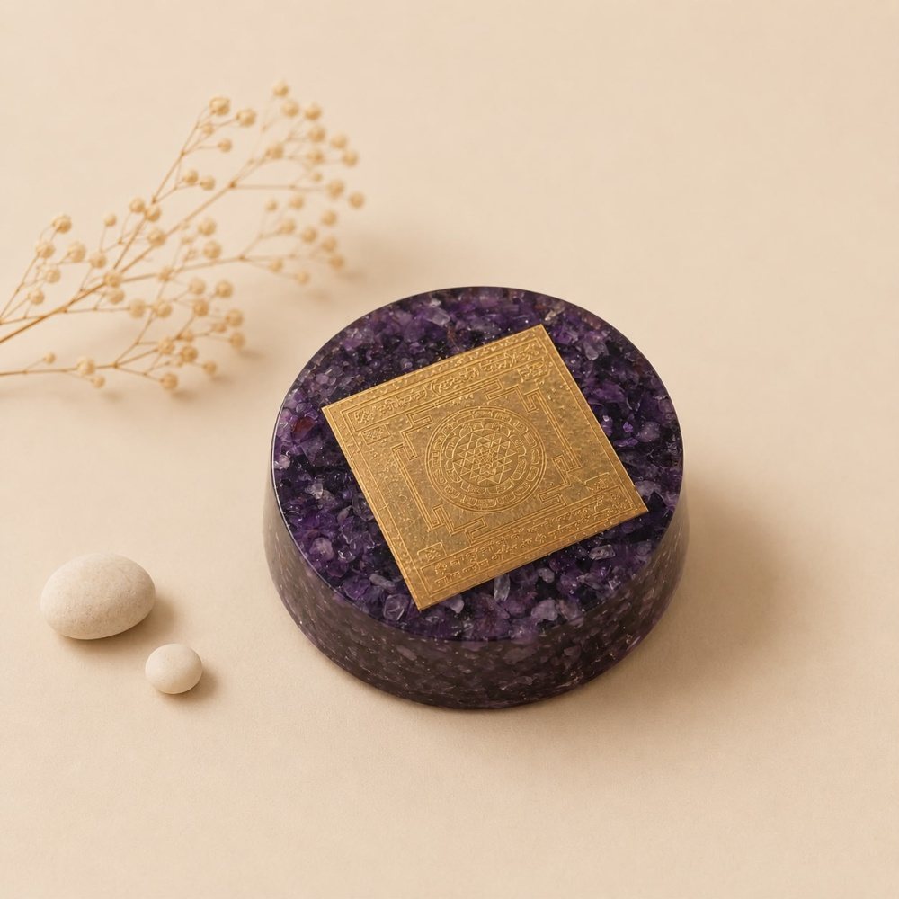 Orgonite Talismã de ametista com Sri Yantra em ouro envelhecido
